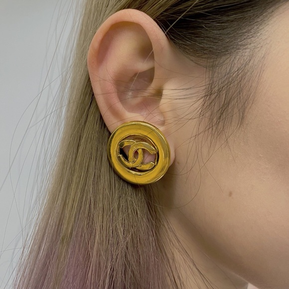 Chanel gold double C logo Earrings - Picture 3 of 9